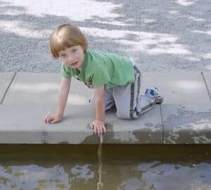 What is it about kids and fountains?