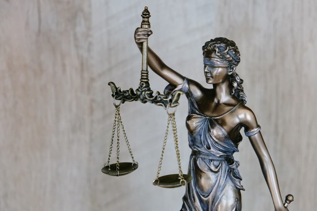 S4 S11 Knowing Your Limitations: Getting Legal Help