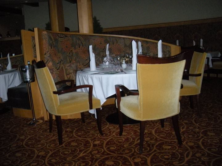 Mariner of the Seas Portofino restaurant tables Mariner of the Seas Portofino restaurant tables