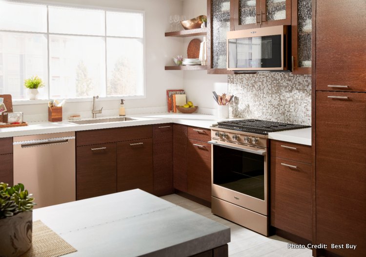 Get the right settings every time. Scan a frozen food barcode with your smartphone or tablet and send recommended or customized cooking instructions straight to your microwave for dinner done the way your family wants it. From customized recipes to a customized experience, the touchscreen on the Smart Microwave learns, adapts and suggests customized presets based on your family's routines. The dynamic system tracks preferences to learn family favorites – from what families cook, when they cook and how they cook.